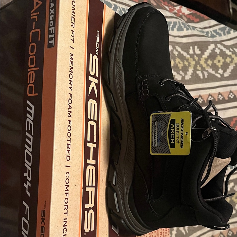 Skechers Men's Black and Tan Boots